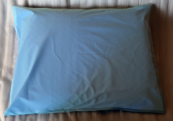 Nesteenpit&auml;v&auml; tyynynsuoja